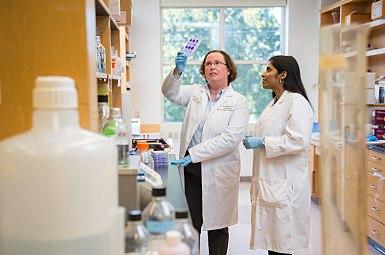 Dr. Eileen White in her lab with a student